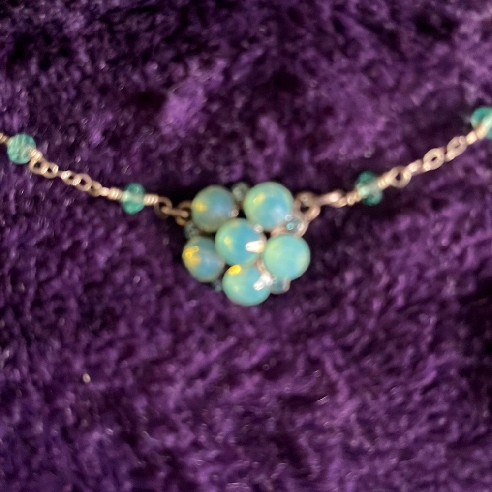 Beautiful Crystal Green Daisy Choker